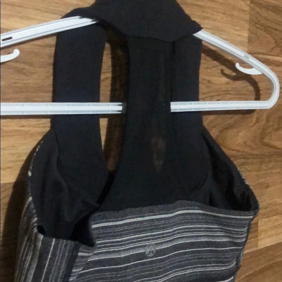 Lululemon Work Out Tank size 4 - Picture 5 of 5
